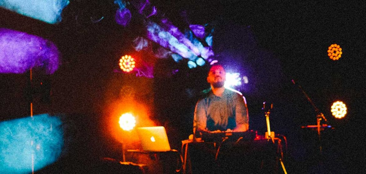 AL HE lanzó su reciente EP “Móvil” AL HE lanzó su reciente EP “Móvil”